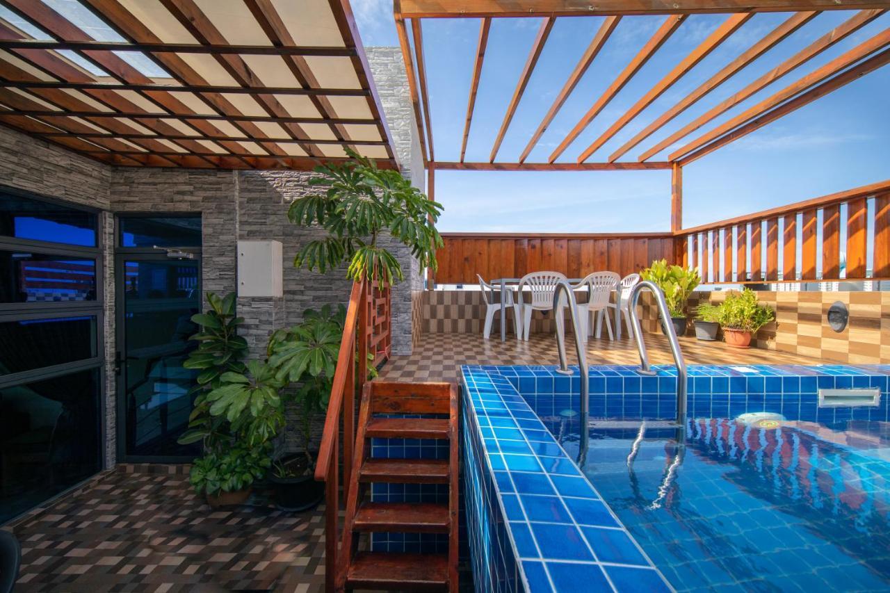 White Beach Holiday At Hulhumale' Exterior photo