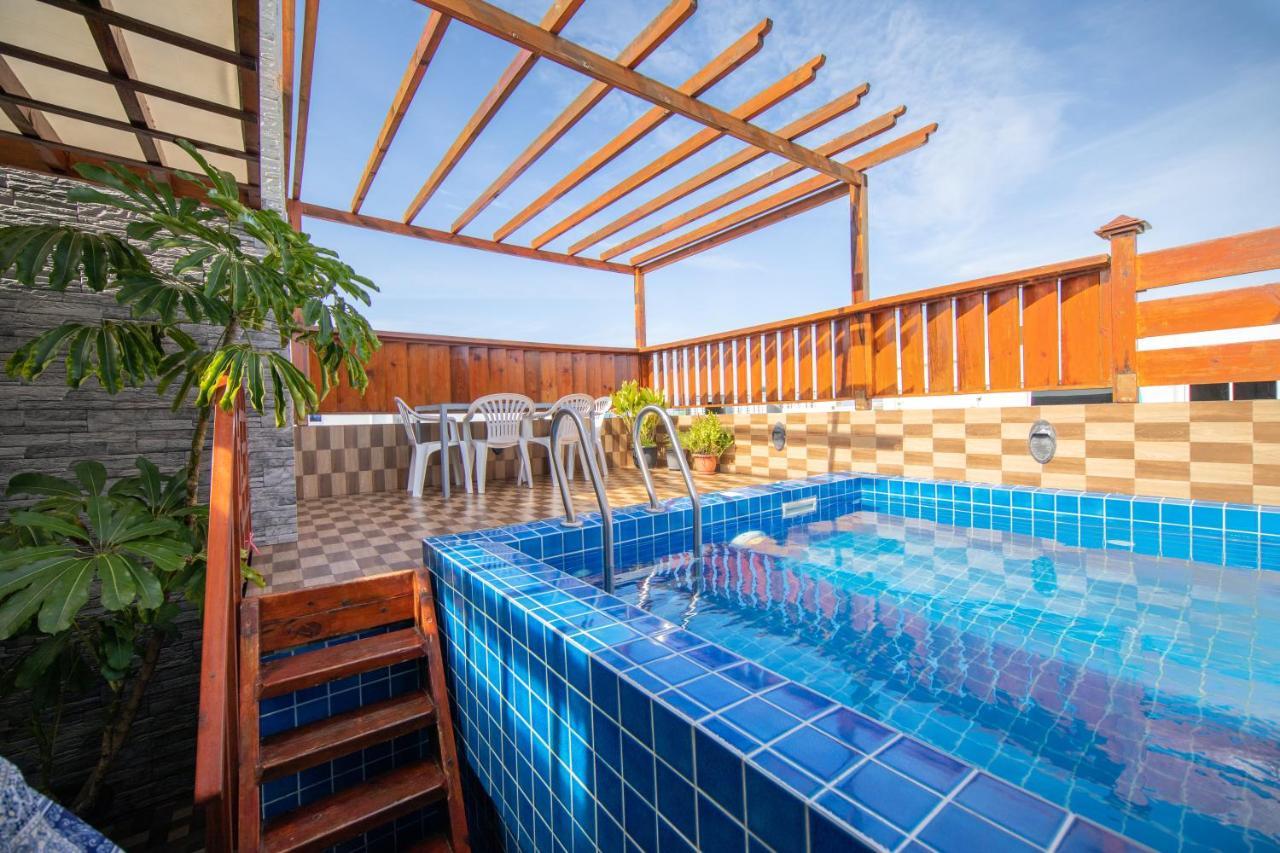White Beach Holiday At Hulhumale' Exterior photo